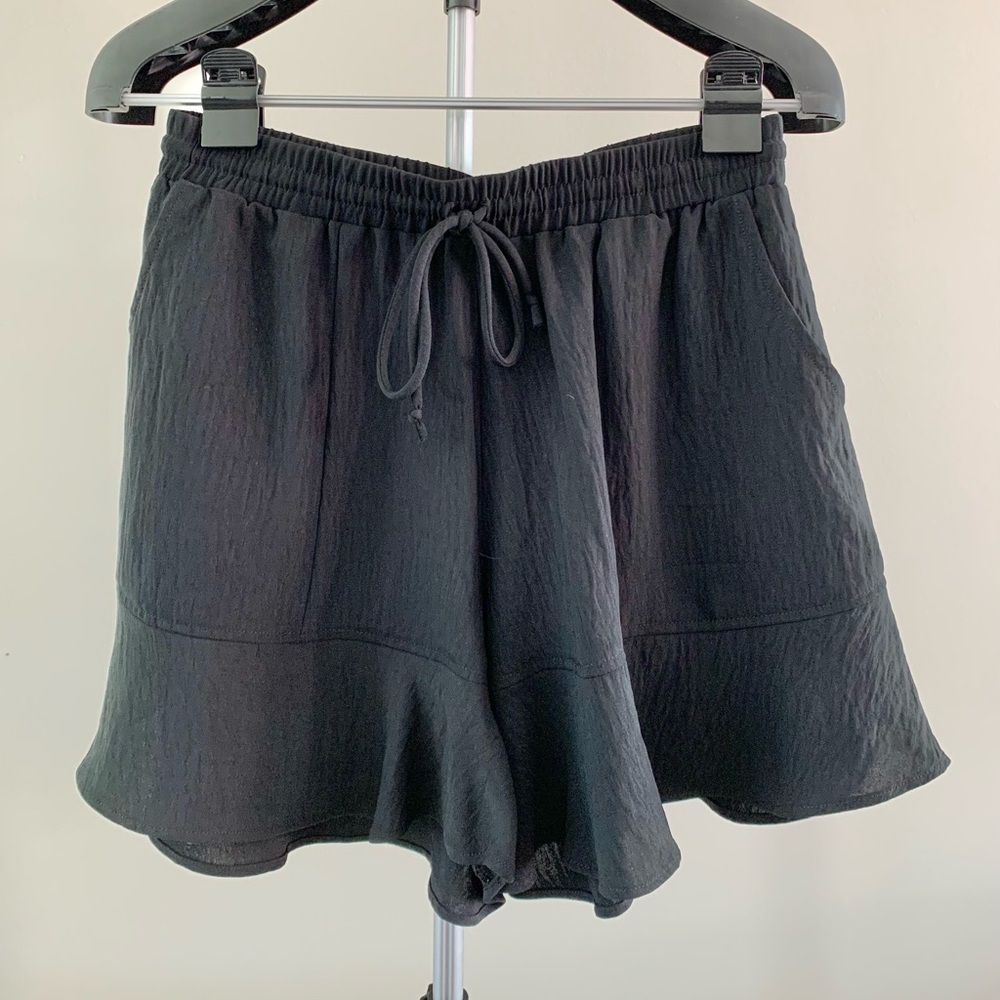 Women’s Ruffle Hem Shorts